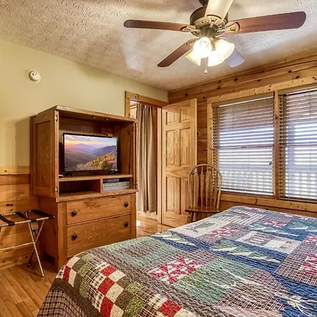 Enchanted View Lodge Cabin-3